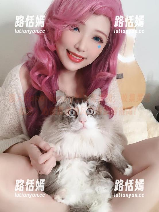 潜入Hana Bunny的短裙套图，收集灵感似的，心情就像被风吹得飘得很高！